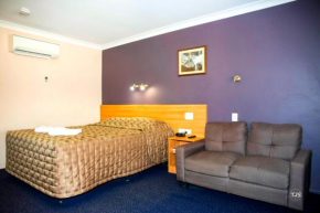 Отель SunPalms Motel  Рокхемптон
